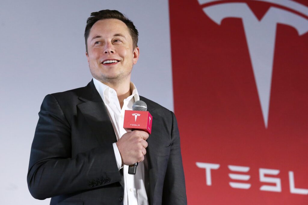 Billionaire Tesla CEO Elon Musk to Buy Twitter Again